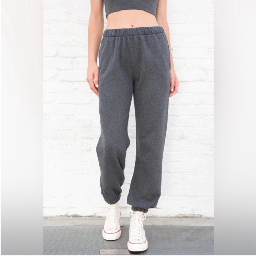 BRANDY MELVILLE ROSA
SWEATPANTS Dark Gray Jogger OSFM